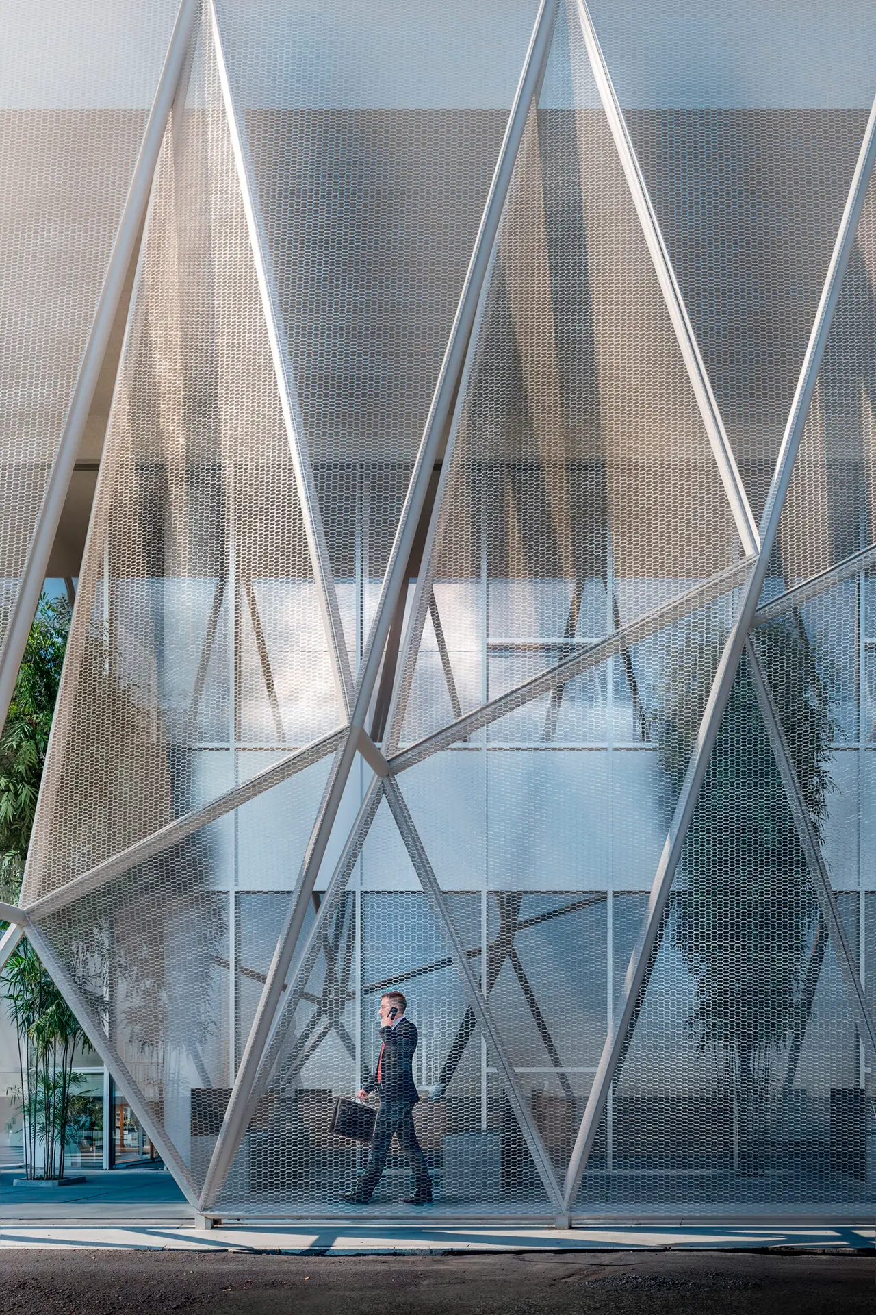 render fotorealistico 3d architettura esterni facciata mesh metallica struttura geometrica contemporanea direzionale milano italia architetto arpostudio